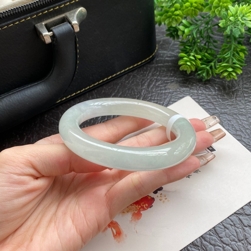 สร้อยข้อมือหยกพม่าสำหรับผู้หญิ - Lighting บทวิจารณ์และราคา