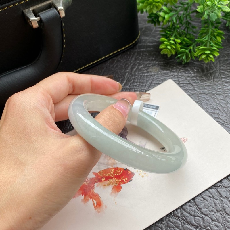สร้อยข้อมือหยกพม่าสำหรับผู้หญิ - Lighting บทวิจารณ์และราคา